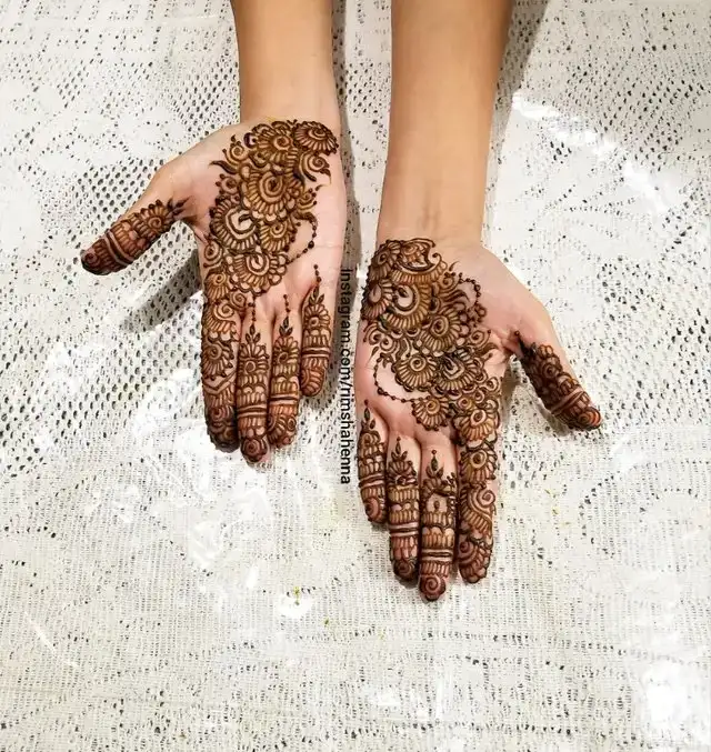 Henna artist for karwa chauth