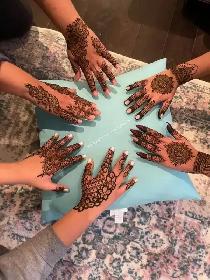 Henna artist for karwa chauth - Photo 2