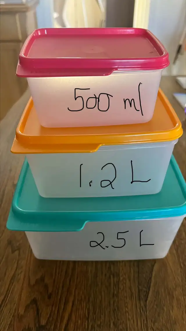 TUPPERWARE=3 Plat 2.5l-1.5l-500ml=514-773-6533=neuf= 25$