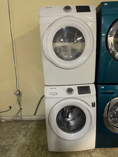 Laveuse sécheuse frontales blanches Samsung ( remis a neuf )