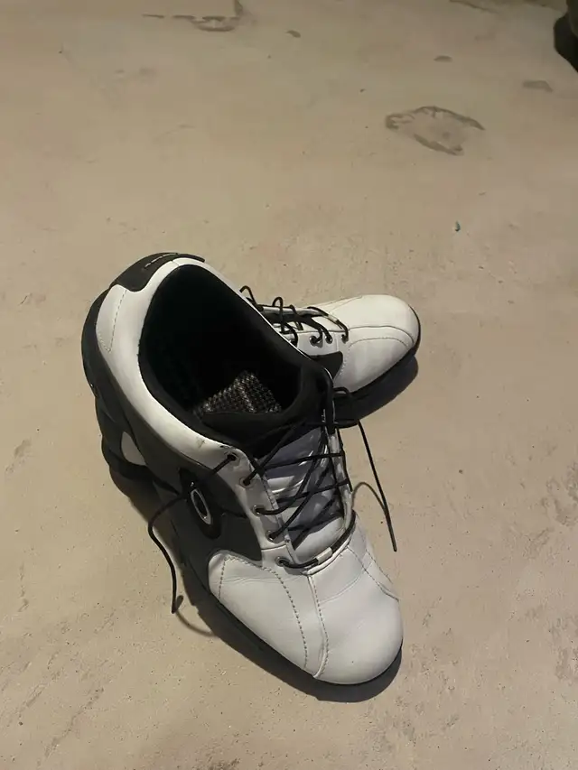 Oakley men’s golf shoes size 10