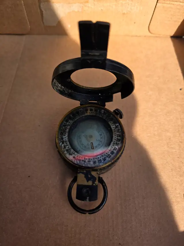 Collectable Rare Vintage WW2 Military Issue 1944 Dated Compass