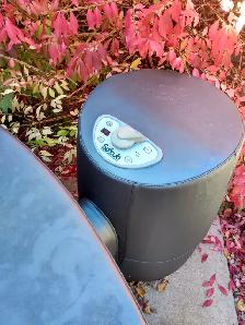 Softub Hot Tub For Sale - Photo 2