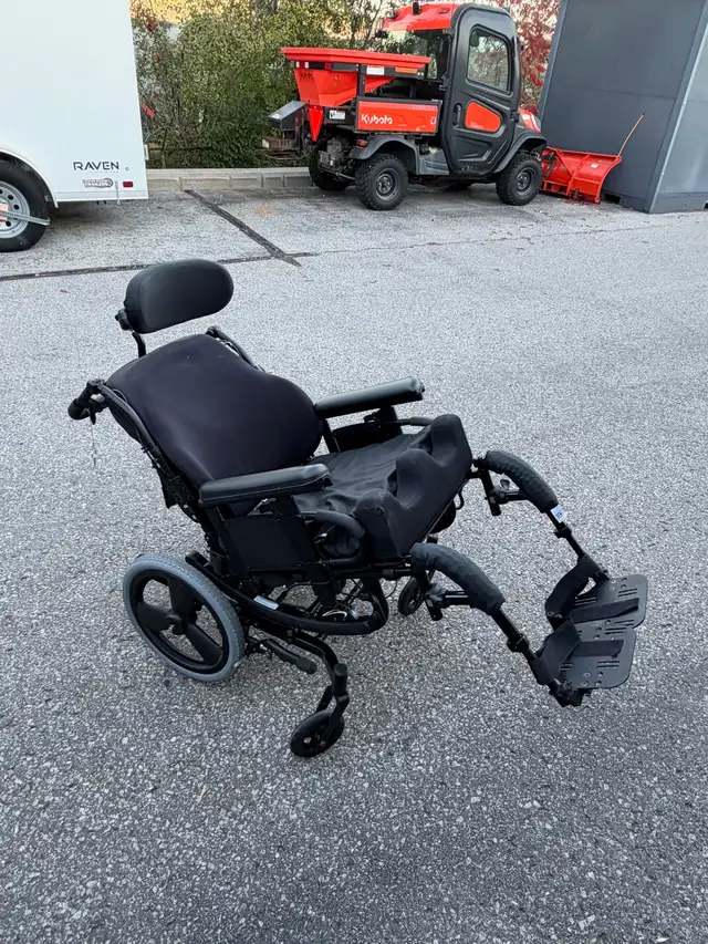 TILT WHEELCHAIR 18" DELIVERY INCLUDED