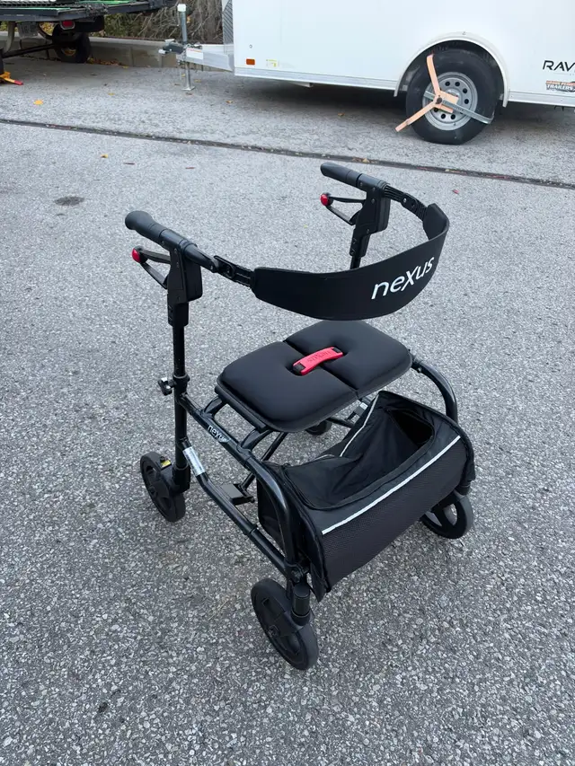 NEXUS WALKER ROLLATOR