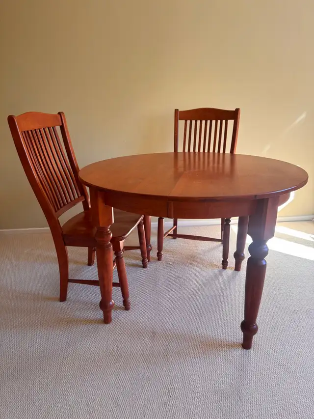 Round Kitchen Table Hardwood & 5 Chairs
