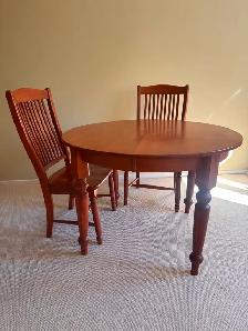 Round Kitchen Table Hardwood & 5 Chairs