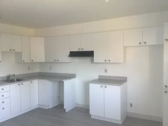 41/2. Longueuil ( St-Hubert ).   1290$  mois.