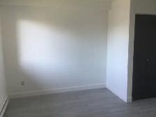 41/2. Longueuil ( St-Hubert ).   1290$  mois. - Photo 2