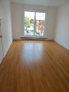 41/2. Longueuil ( St-Hubert ).   1290$  mois. - Photo 3