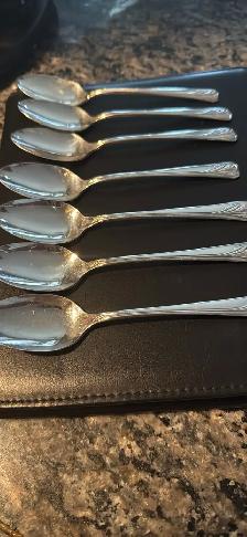 Lot of 12 silver plated tea spoons.
