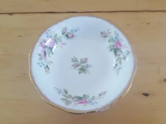 Royal Albert - Unnamed (Moss Rose)