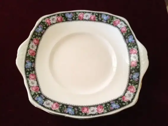 Royal Albert - Unnamed Crown (Needlepoint)