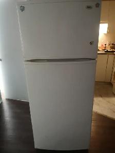 Réfrigérateur et cuisinière à bon prix