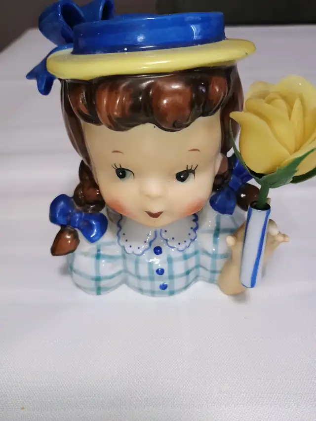 Vintage Vanguard Studios Blue Bonnet Girl Head Bud Vase 1950-196