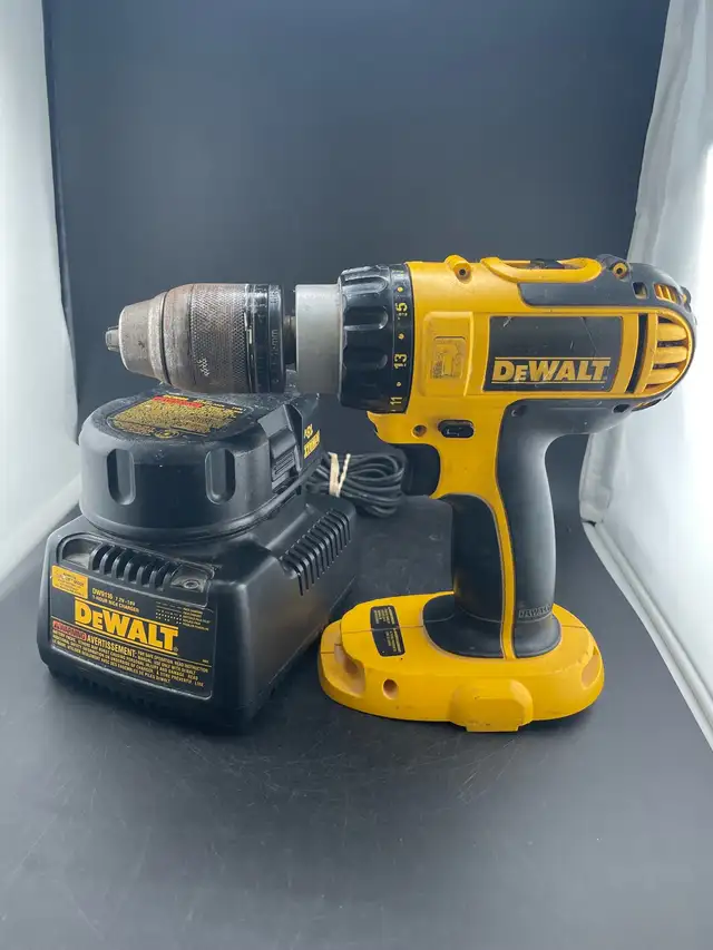 Dewalt DC725 18v Drill/battery/charger NiCd