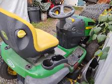 John Deere LA140 lawn tractor STRIPPED FOR PARTS! - Photo 4