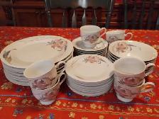 Ensemble de vaisselle pour 8 personnes