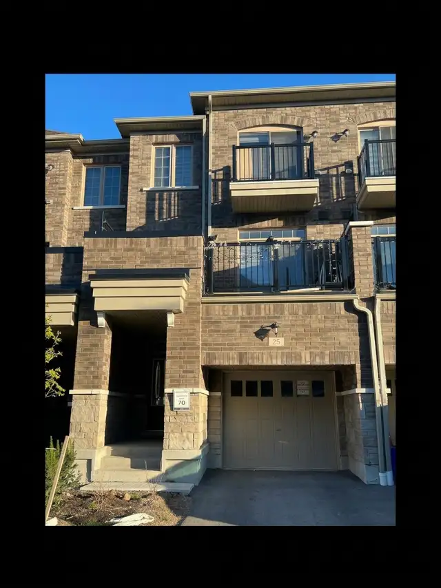 3 Beds 2 Baths Whitby Townhouse for Rent