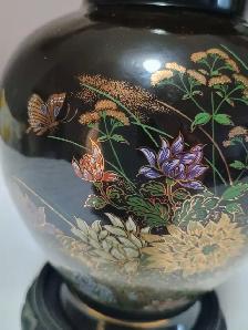 Mint-Vintage Japanese Hand-Painted Ginger Jar with Lid and Stand - Photo 3