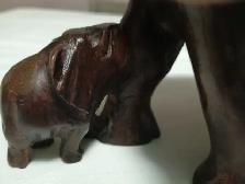 Vintage hand-carved, (rosewood wood)  mother-and-calf elephant - Photo 2
