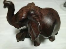 Vintage hand-carved, (rosewood wood)  mother-and-calf elephant - Photo 3