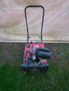 Toro CCR Powerlite-E 3 HP 2 Stroke Snowblower - Photo 2