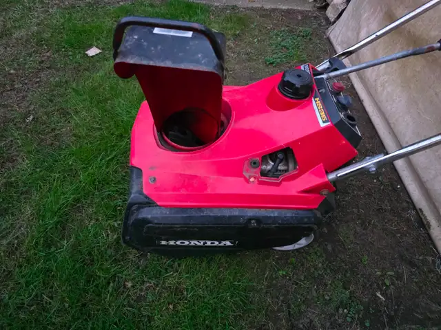Honda HS35 Snowblower 4 Stroke In Running Condition