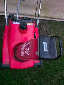 Honda HS35 Snowblower 4 Stroke In Running Condition - Photo 8