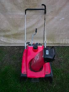Honda HS35 Snowblower 4 Stroke In Running Condition - Photo 9