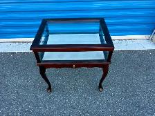 Beautiful Display Side Table - Photo 2