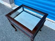 Beautiful Display Side Table - Photo 5