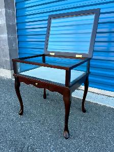 Beautiful Display Side Table - Photo 6