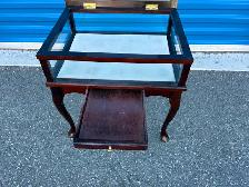 Beautiful Display Side Table - Photo 8