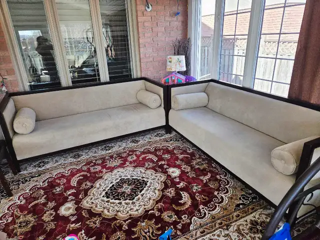 sofa 32×82 in Stoney creek $1000