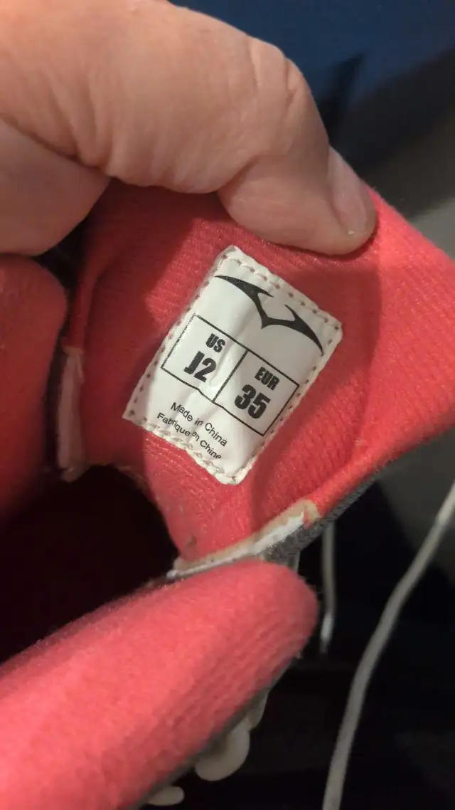 size J2 skates