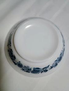 Avon Delft Blue White Milk Glass Pitcher (Decanter) & Basin Set - Photo 3