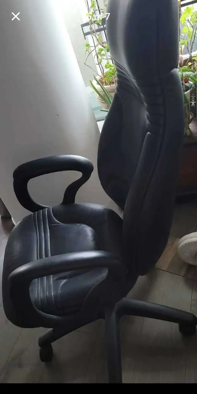 Reclinable 6 way. Chair used 1 week