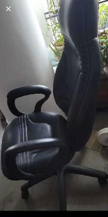 Reclinable 6 way. Chair used 1 week