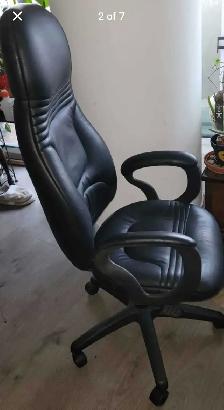 Reclinable 6 way. Chair used 1 week - Photo 2