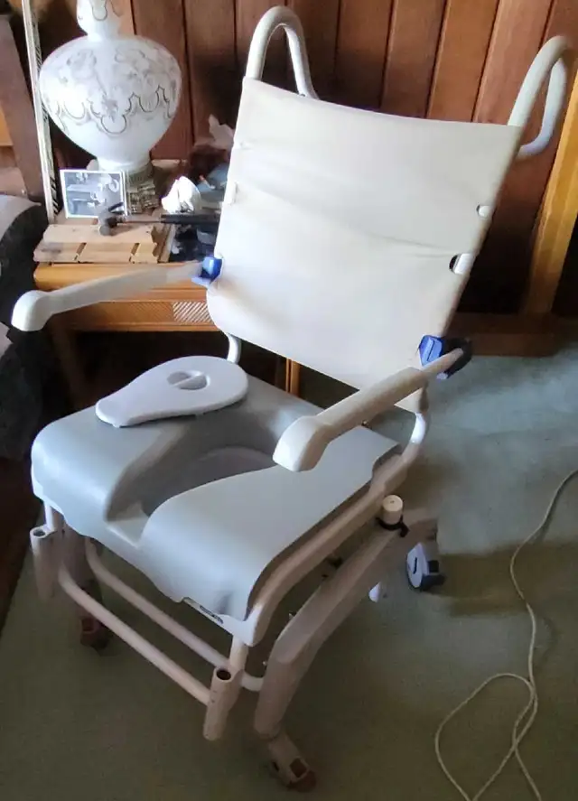 commode reclinable for shower & transfer