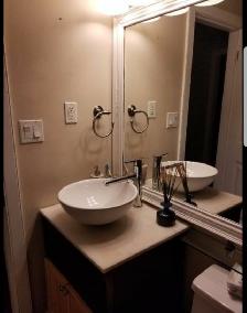 Small room for rent in inner city. Available dec 1st - Photo 7