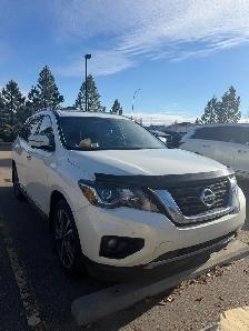2017 Nissan Pathfinder Platinum-Top Trim!
