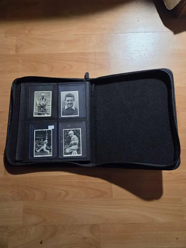 112 toploader carrying case c/w 10- 1935 cards