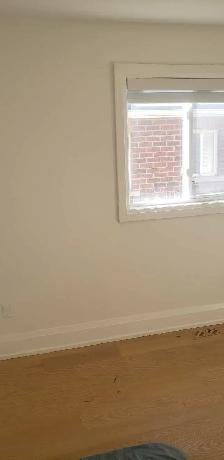 Bright Room for rent on upper level whitby - Photo 3