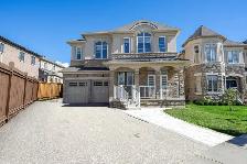 Private master bedroom with ensuite bathroom in Oakville - Photo 6