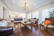Private master bedroom with ensuite bathroom in Oakville - Photo 9
