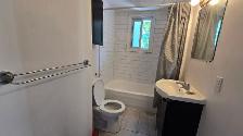 4 1/2 bien éclairé et rénové - Photo 9