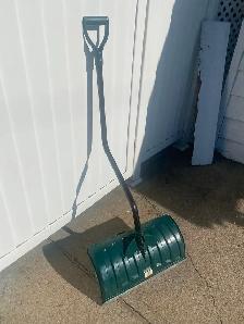 Pelle à neige Yardworks, ergonomique, 21 po, lame de métal 20$ - Photo 2