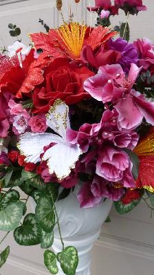 Flowers with Stand Décor - Photo 2